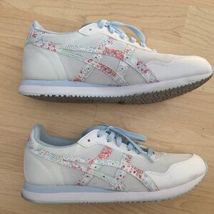 Tennis shoes ASICS like new